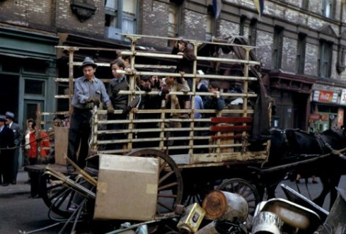 Collecting-the-salvage-on-Lower-East-Side-1942-520x352
