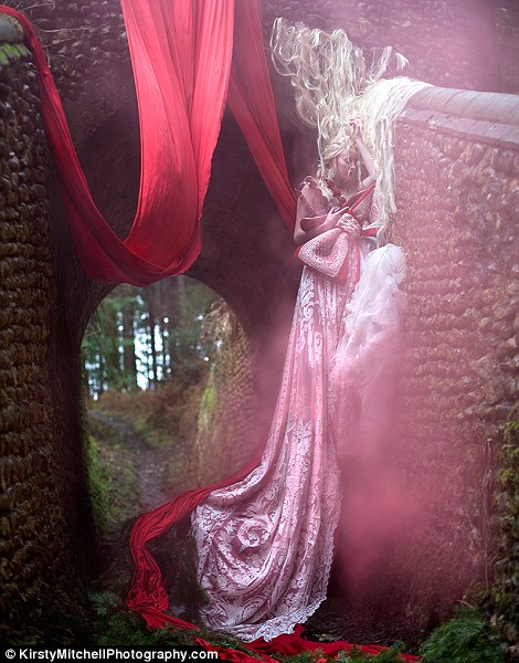 article-2145760-13220DF9000005DC-91_470x600